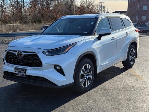 Used 2022 Toyota Highlander XLE image 8