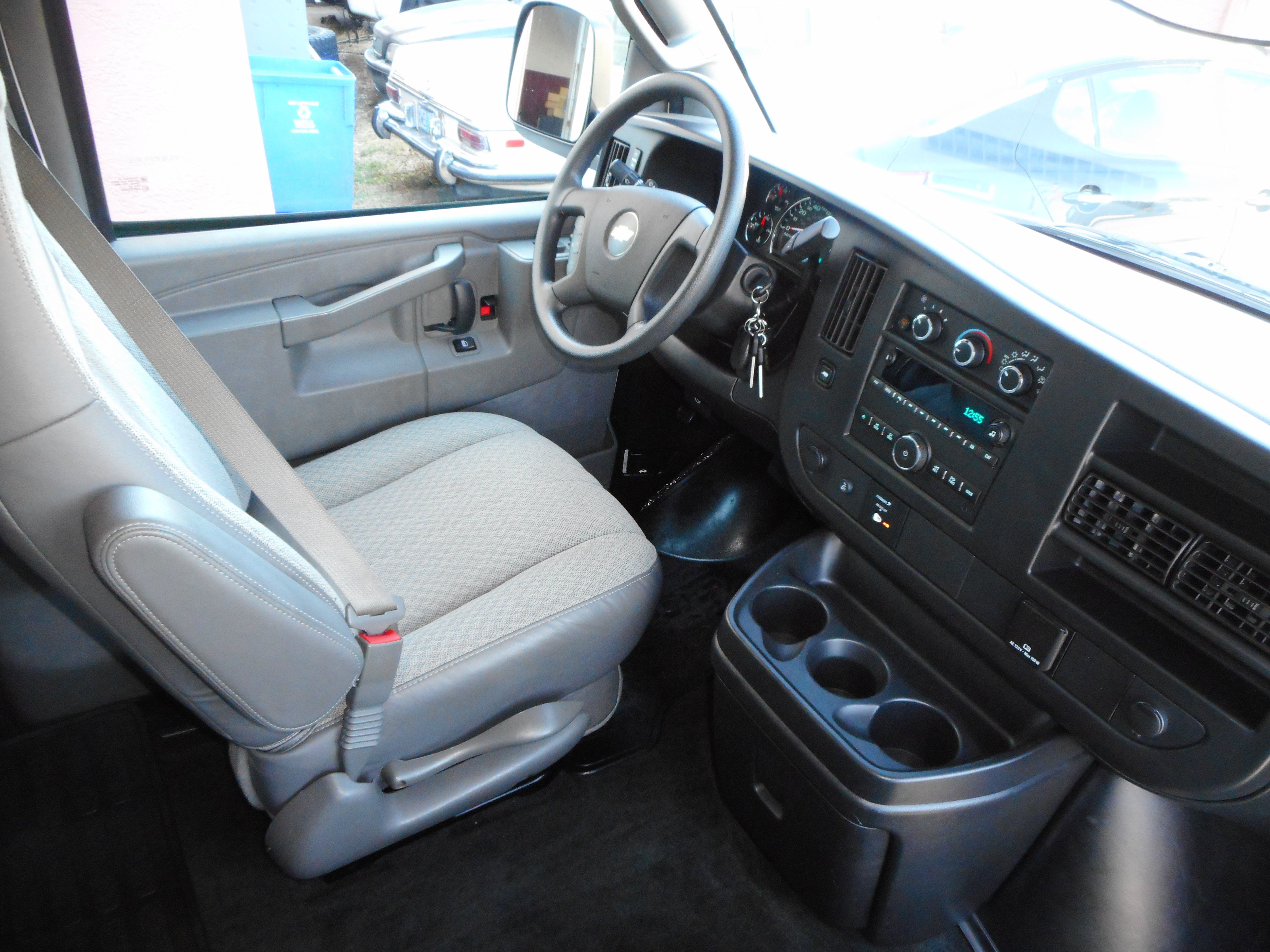 Used 2017 Chevrolet Express 3500 LT w/ LT Preferred Equipment Group RWD image 28