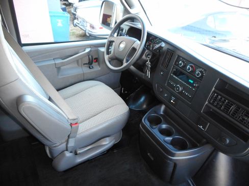 Used 2017 Chevrolet Express 3500 LT w/ LT Preferred Equipment Group RWD image 28