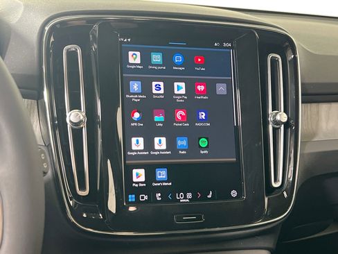 Used 2023 Volvo XC40 B5 Core w/ Convenience Package image 14