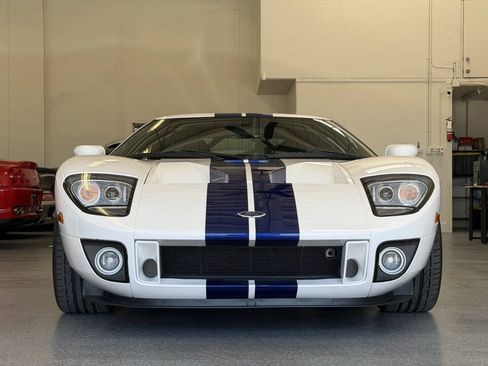 Used 2005 Ford GT RWD image 4