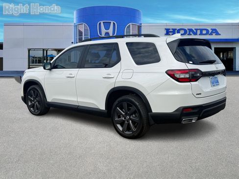 Certified 2023 Honda Pilot Sport image 4