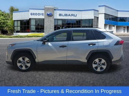 Used 2019 Toyota RAV4 XLE w/ Convenience Package AWD/4WD image 2