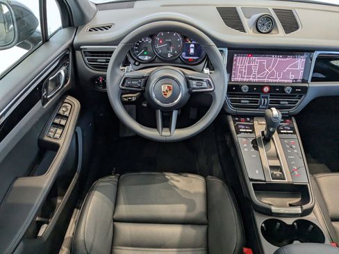 Used 2025 Porsche Macan image 15