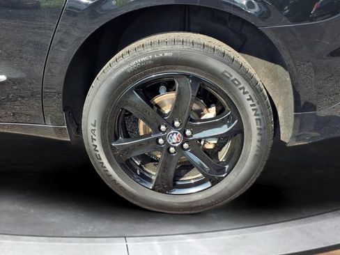 Certified 2024 Buick Enclave Essence w/ Sport Touring Edition FWD image 17