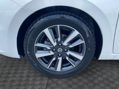 Used 2021 Nissan Versa SV image 31