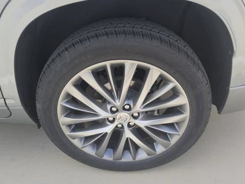 Used 2025 Buick Enclave Avenir AWD/4WD image 7