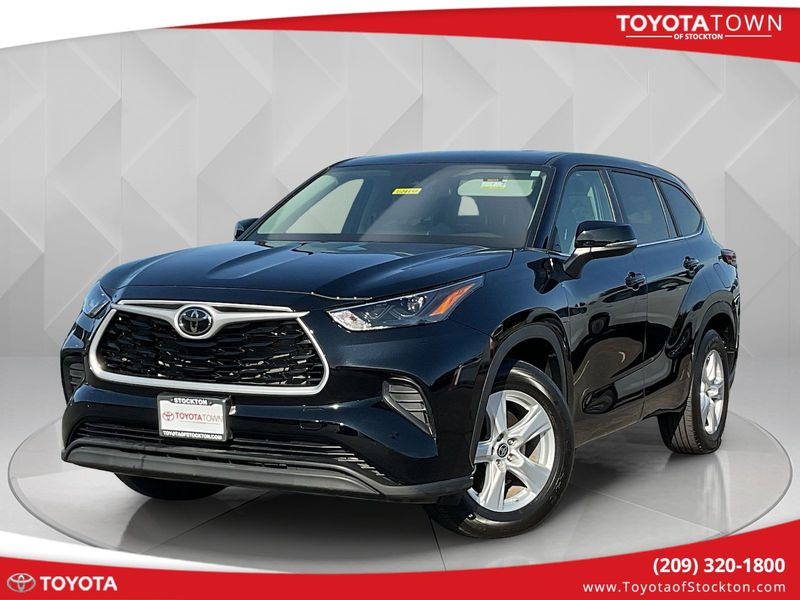 Certified 2023 Toyota Highlander L image 1