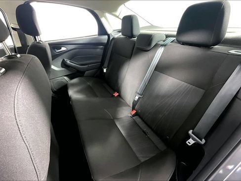 Used 2018 Ford Focus SE w/ SE Appearance Package FWD image 25