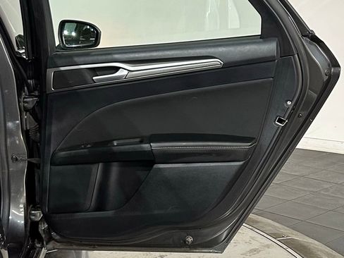 Used 2020 Ford Fusion SE FWD image 41