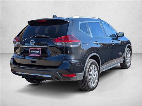Used 2020 Nissan Rogue SV image 5