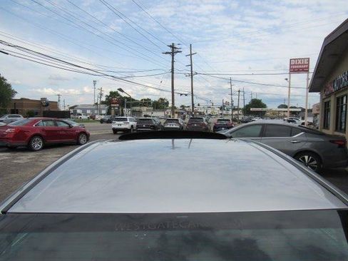 Used 2018 Toyota Camry SE w/ Moonroof Package FWD image 15