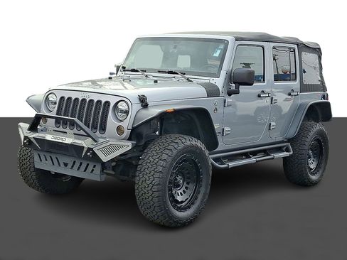 Used 2014 Jeep Wrangler Unlimited Sahara w/ Connectivity Group image 3