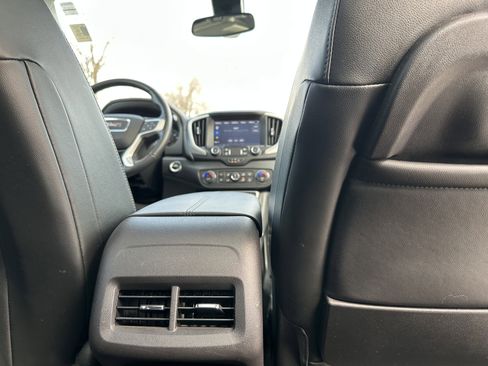 Certified 2022 GMC Terrain SLT w/ Elevation Edition image 35