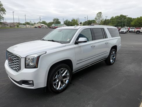 Used 2019 GMC Yukon XL Denali w/ Denali Ultimate Package AWD/4WD image 12