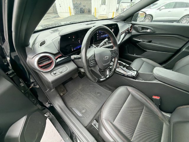 Certified 2024 Chevrolet Trax RS w/ Sunroof Package FWD image 11