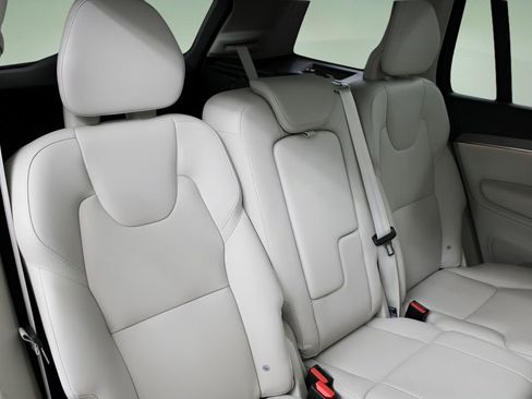 Used 2023 Volvo XC90 B6 Plus w/ Protection Package Premier image 21