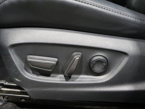 Used 2023 Toyota Crown XLE image 11