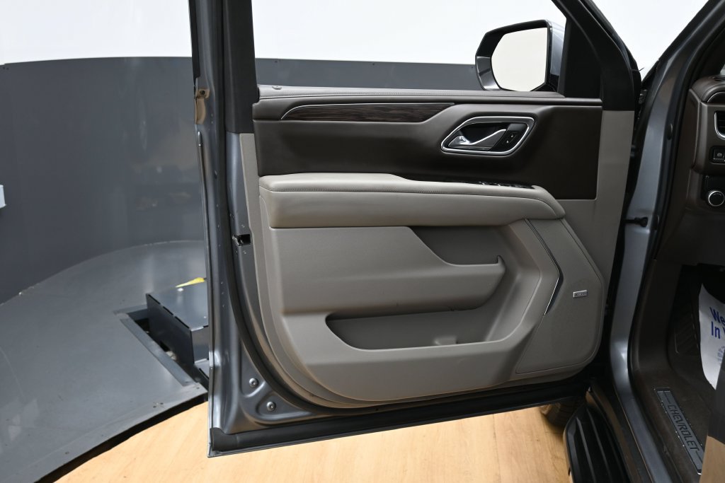 Used 2021 Chevrolet Suburban LT RWD image 38