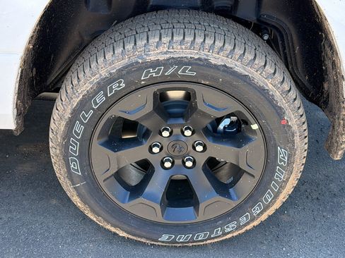 New 2026 RAM 1500 Express AWD/4WD image 12