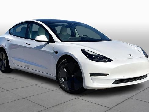 Used 2021 Tesla Model 3 Standard Range Plus image 2