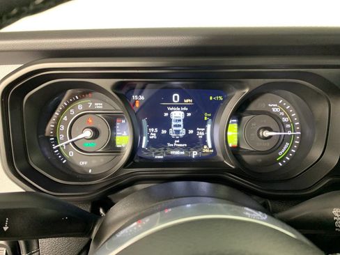 Used 2025 Jeep Wrangler Unlimited Sahara AWD/4WD image 22