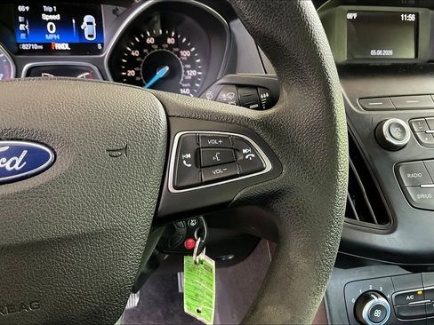 Used 2018 Ford Focus SE w/ SE Appearance Package FWD image 11