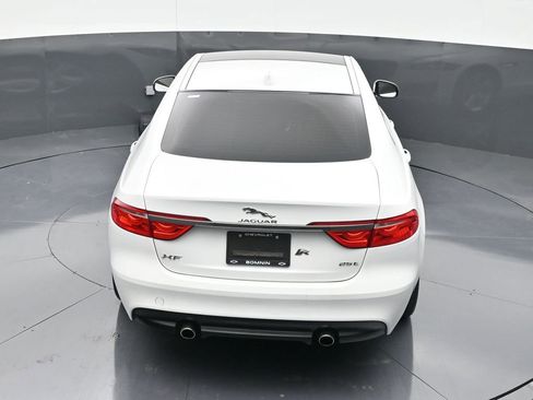 Used 2018 Jaguar XF image 14