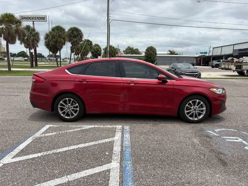 Used 2020 Ford Fusion SE FWD image 2