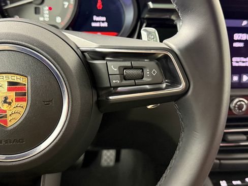 Used 2025 Porsche Macan image 23