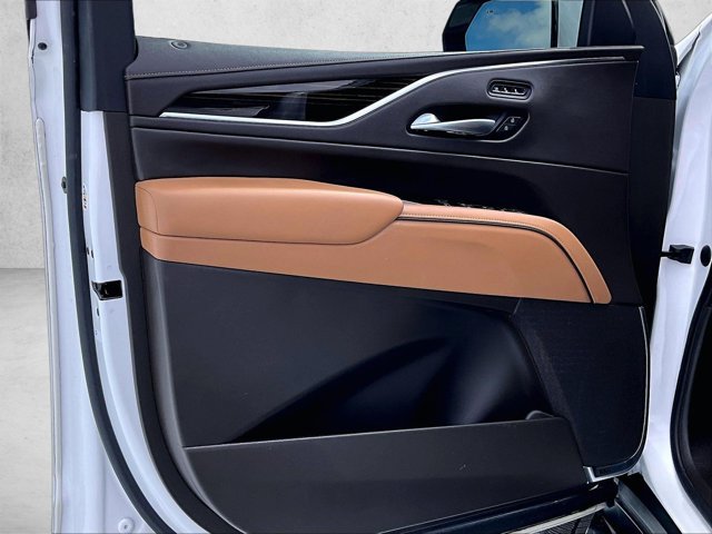 Used 2023 Cadillac Escalade Premium Luxury AWD/4WD image 18