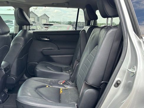 Used 2023 Toyota Highlander XLE FWD image 8