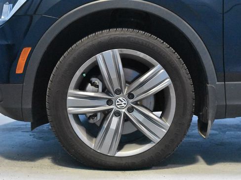 Used 2021 Volkswagen Tiguan SEL AWD/4WD image 24