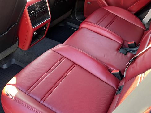 Certified 2022 Porsche Cayenne S Platinum image 19