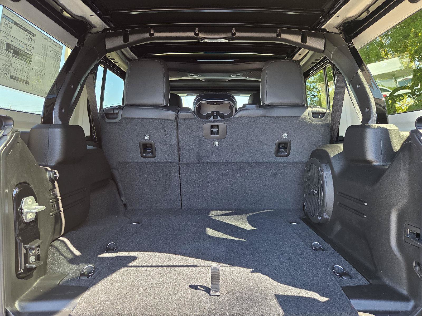 New 2027 Jeep Wrangler Unlimited Sahara AWD/4WD image 32