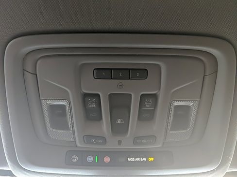 Used 2023 GMC Sierra 3500 Denali w/ Denali Ultimate Package image 34