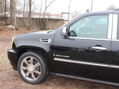 Used 2009 Cadillac Escalade AWD image 11