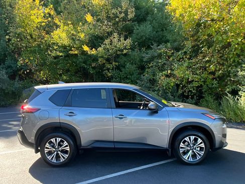 Used 2023 Nissan Rogue SV image 6