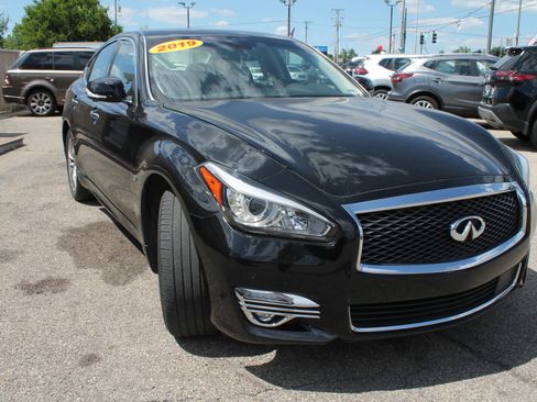 Used 2019 INFINITI Q70 Luxe w/ Proactive Package AWD/4WD image 7