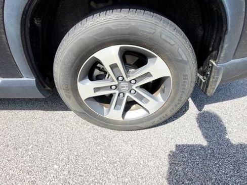 Used 2025 Honda Pilot EX-L image 8