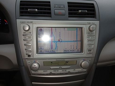 Used 2011 Toyota Camry LE image 13