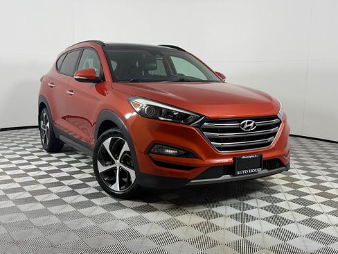 Used 2016 Hyundai Tucson Limited w/ Option Group 03 FWD image 2