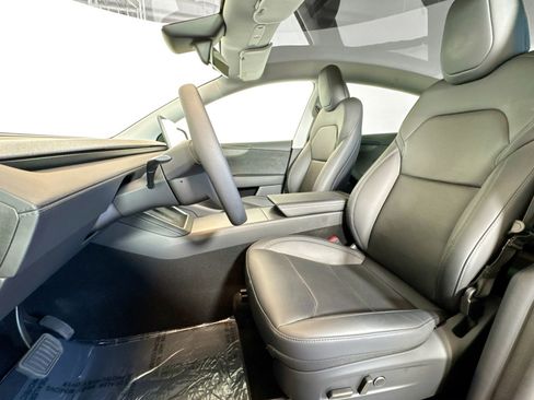 Used 2026 Tesla Model Y Long Range image 17