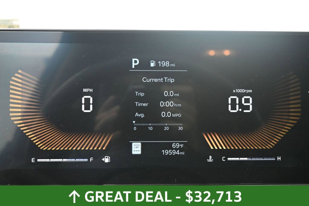Used 2026 Kia Carnival FWD image 23