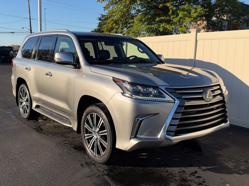 Used 2020 Lexus LX 570 4WD w/ Luxury Package image 2