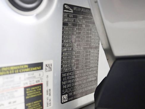 Used 2019 Jaguar F-PACE Premium image 40