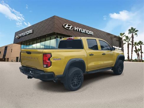 Used 2023 Chevrolet Colorado Trail Boss w/ Technology Package image 3