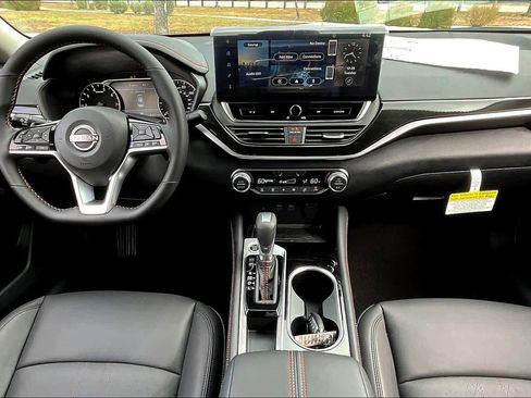 New 2025 Nissan Altima 2.5 SR image 5