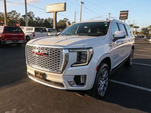 Used 2021 GMC Yukon XL Denali w/ Denali Ultimate Package image 3