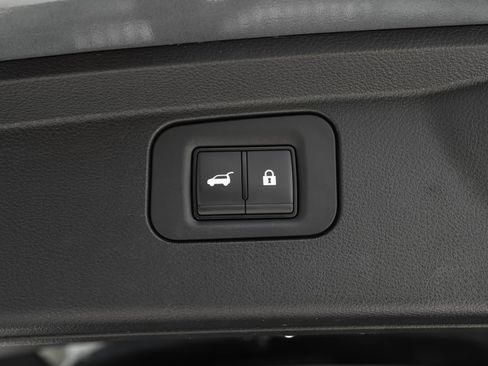 Used 2025 Nissan Armada Platinum image 43